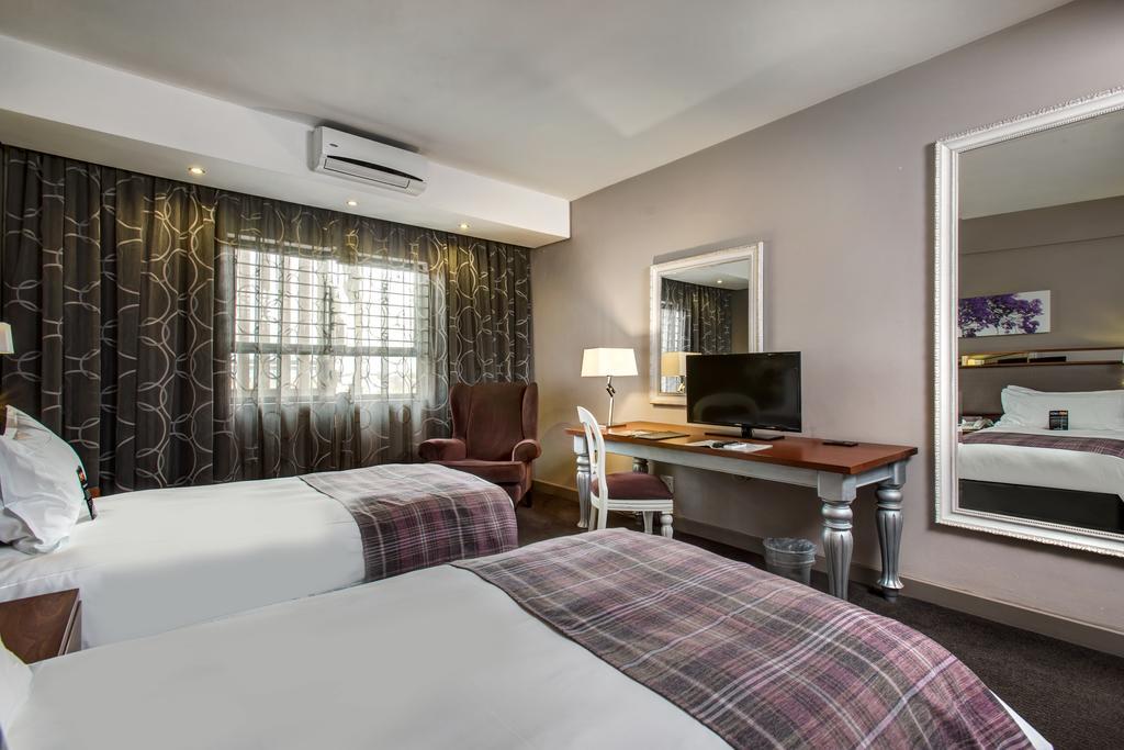 Hotel Anew Hatfield